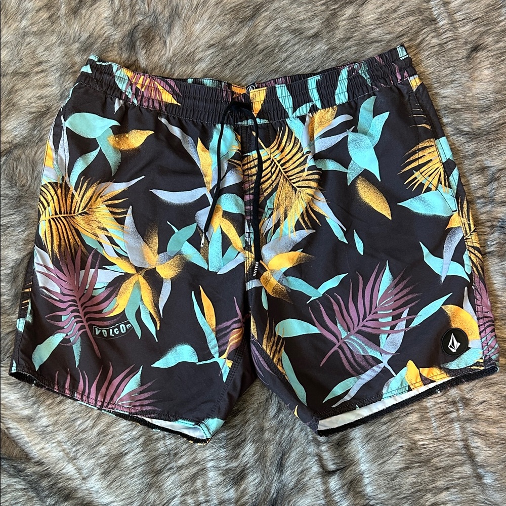 Volcom Mens Swim Trunks Bathing Suit Bottoms Stretch Swimsuit Leaf Large